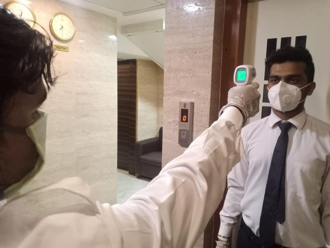 Hotel Alfa International Near Nanavati Hospital Mumbai Near Airport Mumbai Near Juhu Beach Екстериор снимка