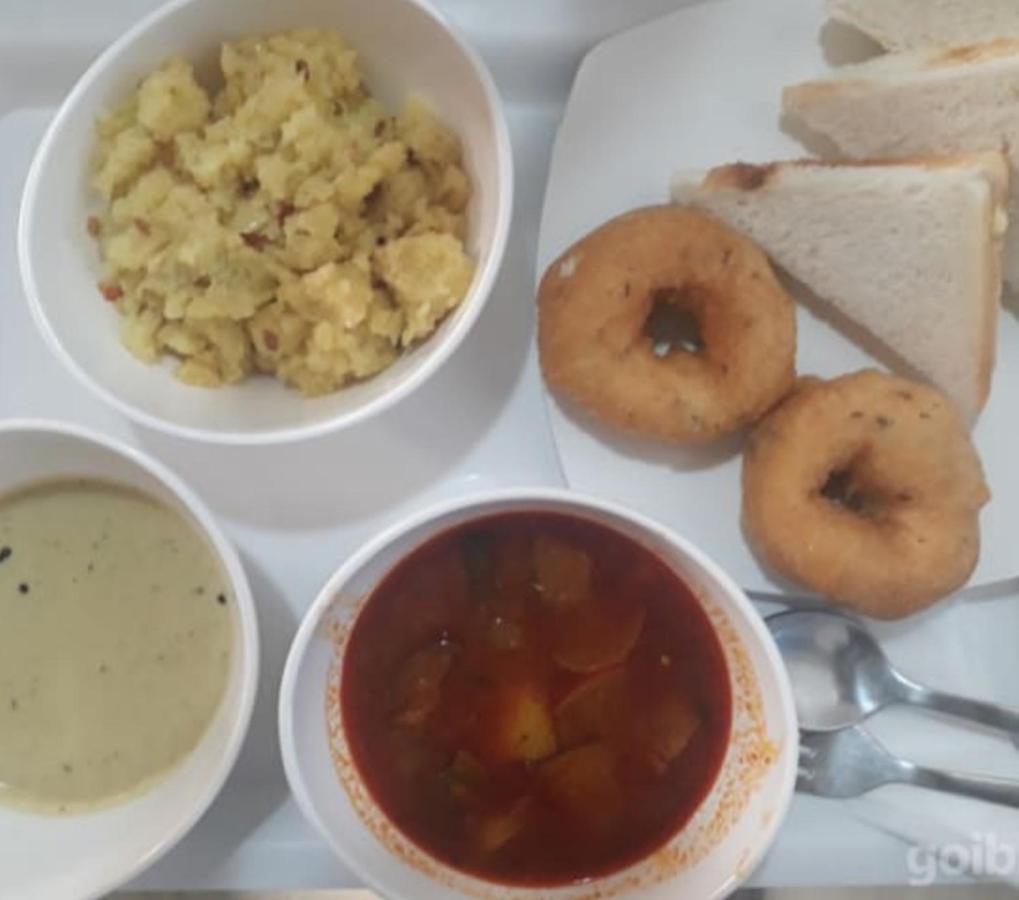 Hotel Alfa International Near Nanavati Hospital Mumbai Near Airport Mumbai Near Juhu Beach Екстериор снимка