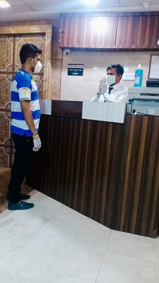 Hotel Alfa International Near Nanavati Hospital Mumbai Near Airport Mumbai Near Juhu Beach Екстериор снимка