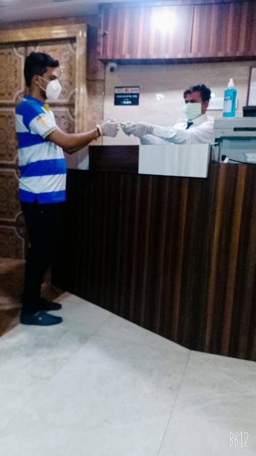 Hotel Alfa International Near Nanavati Hospital Mumbai Near Airport Mumbai Near Juhu Beach Екстериор снимка