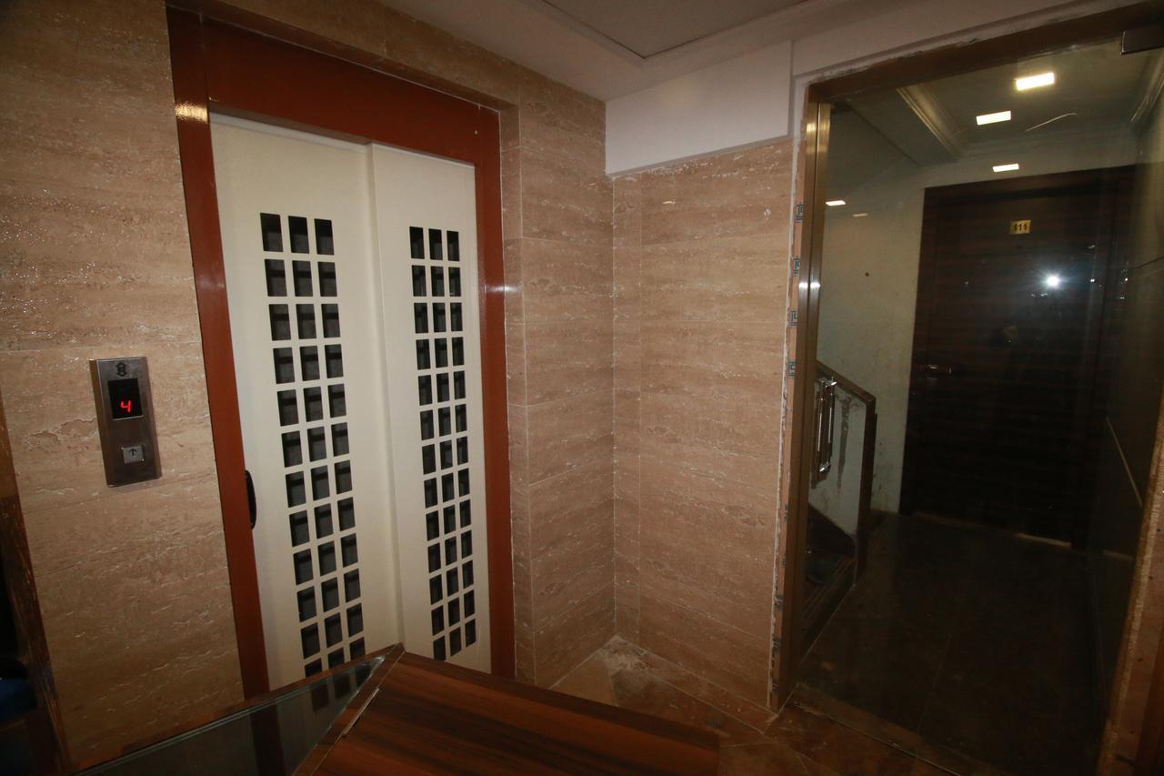 Hotel Alfa International Near Nanavati Hospital Mumbai Near Airport Mumbai Near Juhu Beach Екстериор снимка