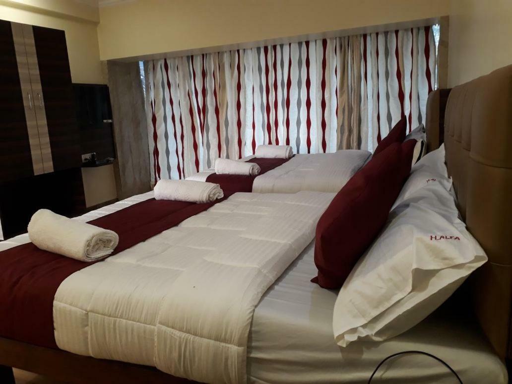 Hotel Alfa International Near Nanavati Hospital Mumbai Near Airport Mumbai Near Juhu Beach Екстериор снимка